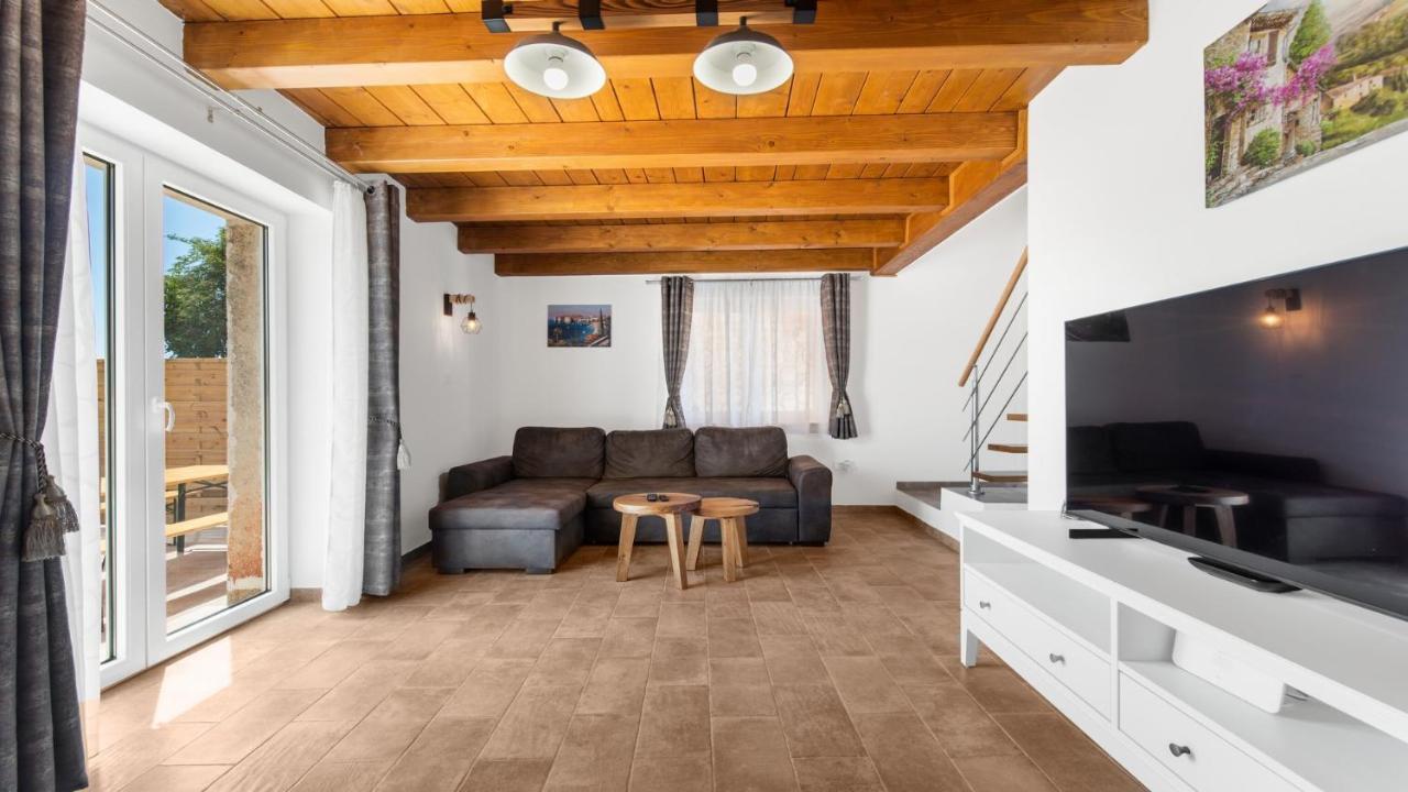 Holiday Home Lino Dajla Eksteriør billede