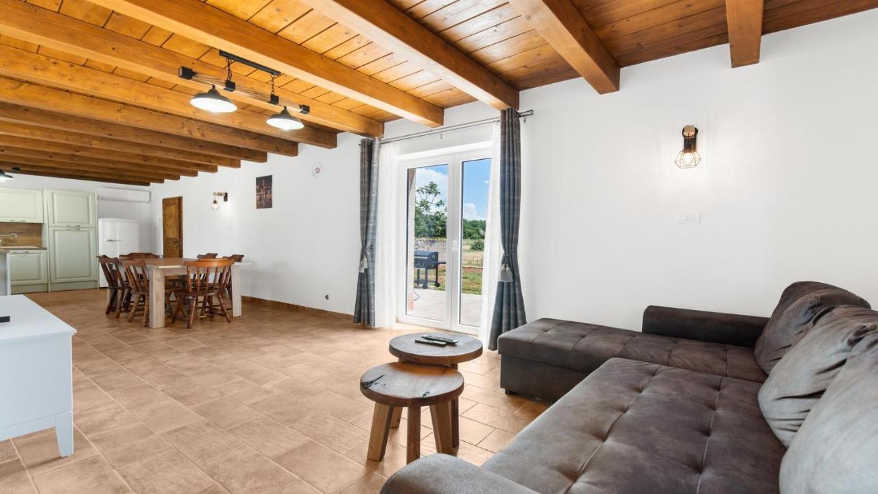 Holiday Home Lino Dajla Eksteriør billede